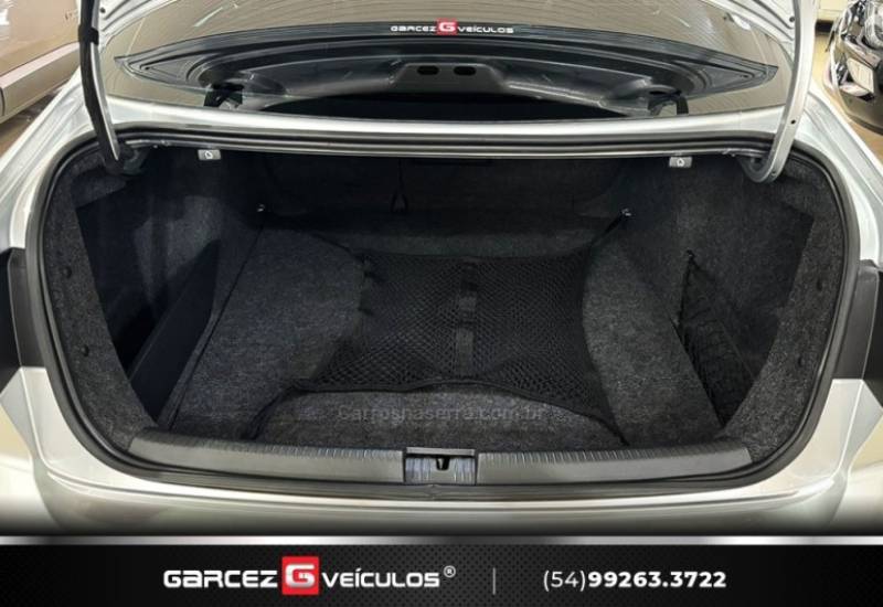 VOLKSWAGEN - JETTA - 2015/2016 - Prata - R$ 92.000,00