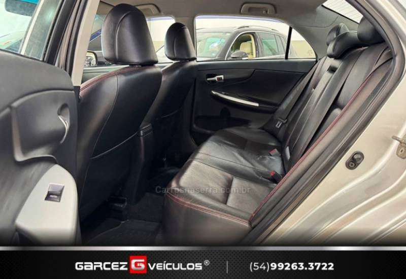 TOYOTA - COROLLA - 2013/2014 - Prata - R$ 72.000,00