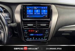 TOYOTA - YARIS - 2022/2023 - Branca - R$ 93.000,00