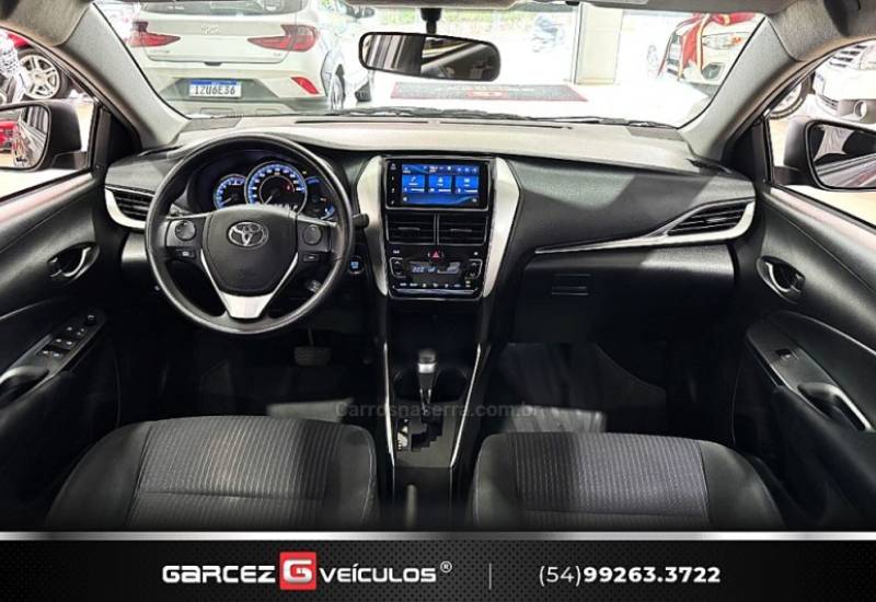 TOYOTA - YARIS - 2021/2022 - Cinza - R$ 84.900,00