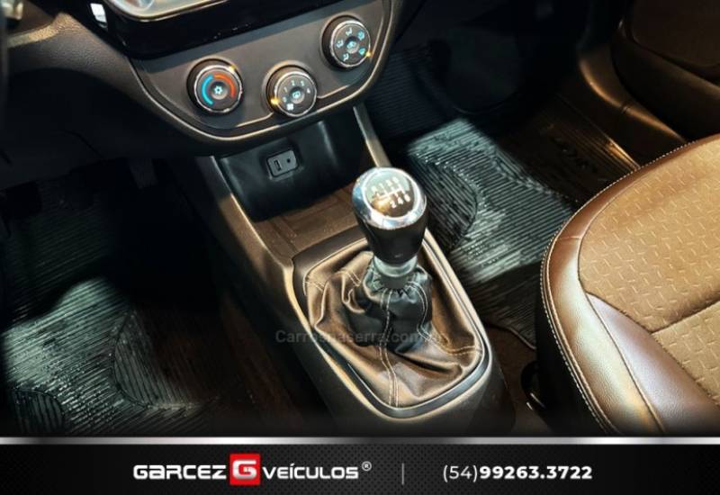 CHEVROLET - COBALT - 2017/2017 - Prata - R$ 59.000,00
