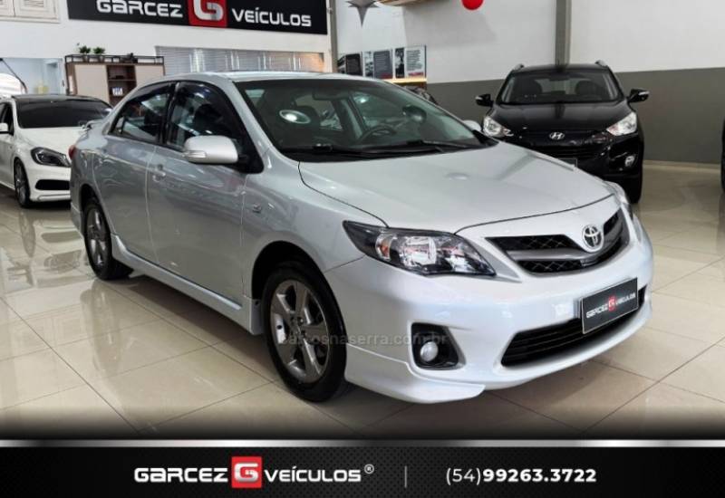TOYOTA - COROLLA - 2013/2014 - Prata - R$ 72.000,00