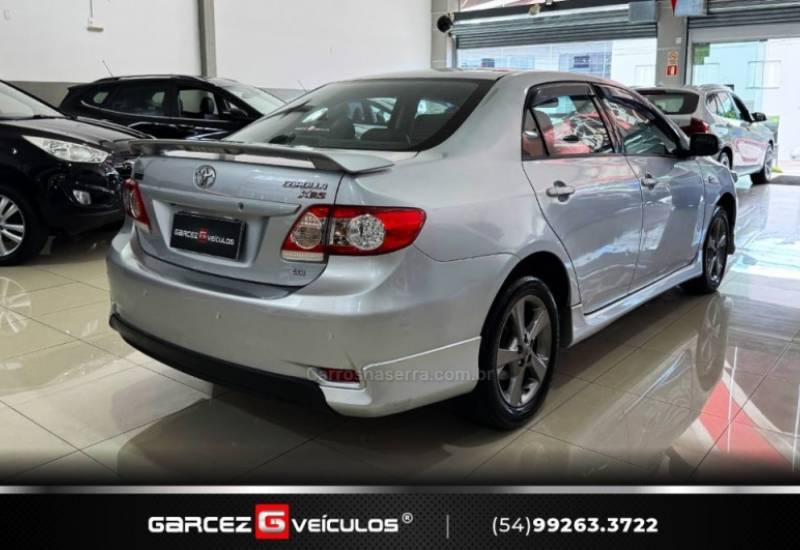 TOYOTA - COROLLA - 2013/2014 - Prata - R$ 72.000,00