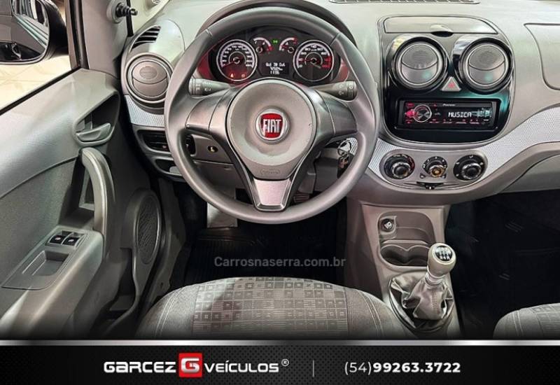 FIAT - PALIO - 2016/2016 - Preta - R$ 43.900,00