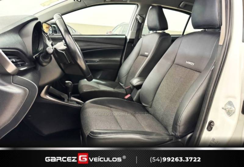 TOYOTA - YARIS - 2022/2023 - Branca - R$ 93.000,00