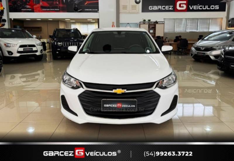 CHEVROLET - ONIX - 2022/2023 - Branca - R$ 72.000,00