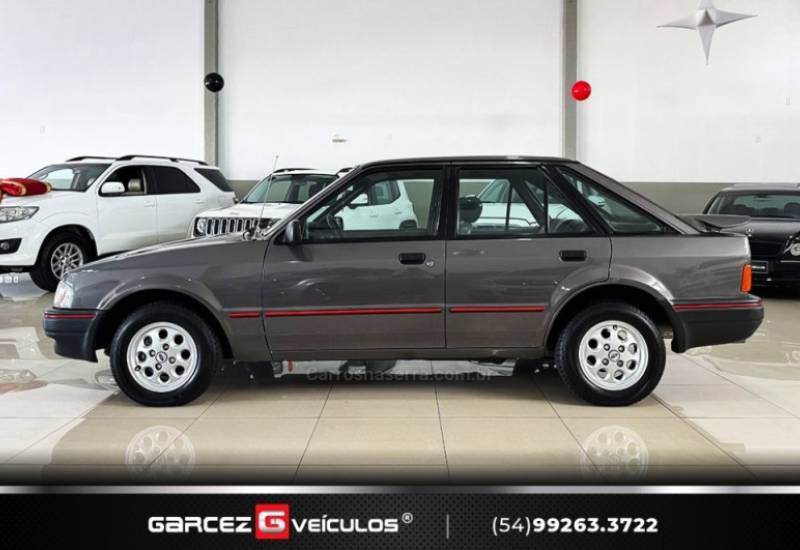 FORD - ESCORT - 1992/1992 - Cinza - R$ 46.000,00