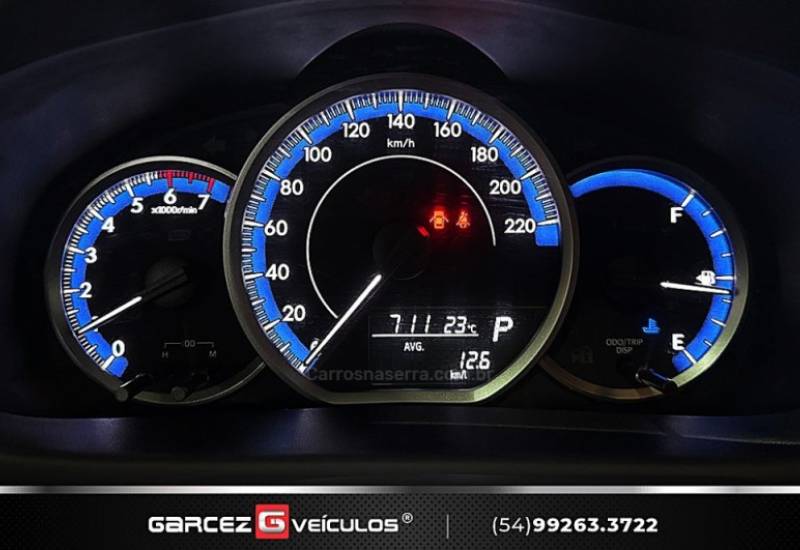 TOYOTA - YARIS - 2021/2022 - Cinza - R$ 84.900,00