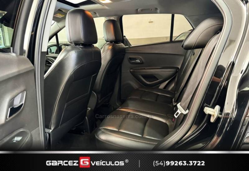 CHEVROLET - TRACKER - 2017/2018 - Preta - R$ 93.900,00