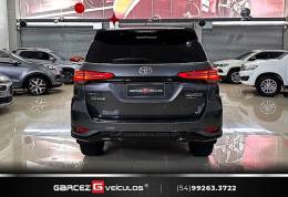 TOYOTA - HILUX SW4 - 2022/2022 - Cinza - R$ 349.900,00