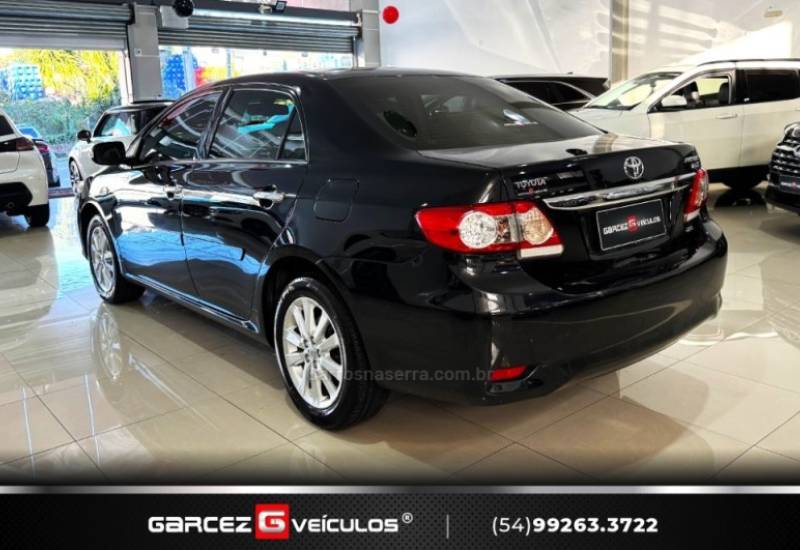 TOYOTA - COROLLA - 2012/2013 - Preta - R$ 77.900,00