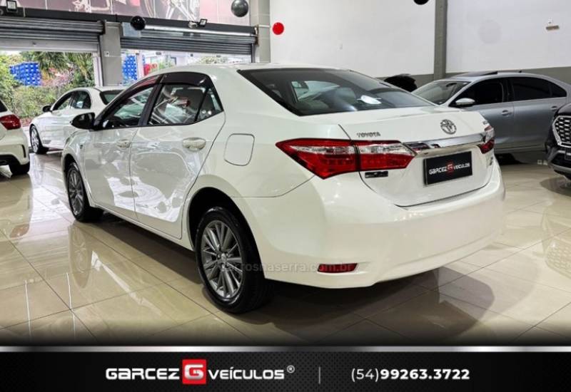 TOYOTA - COROLLA - 2015/2016 - Branca - R$ 88.000,00