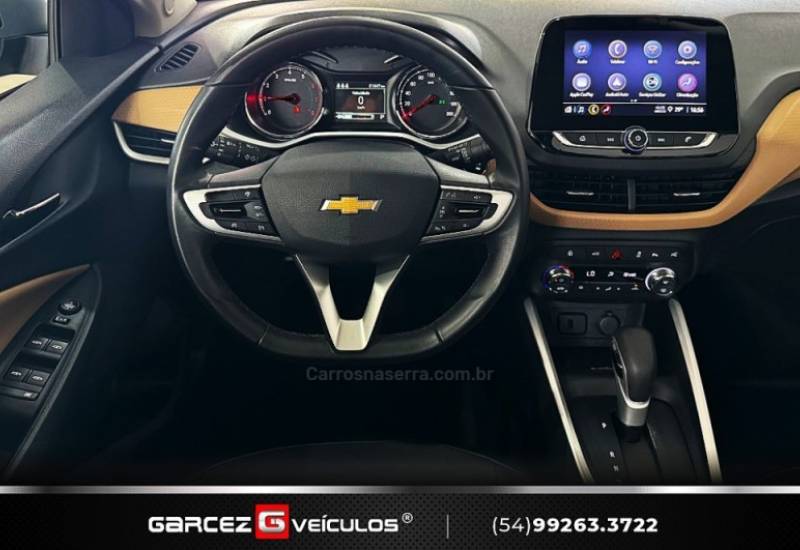 CHEVROLET - ONIX - 2023/2024 - Prata - R$ 97.900,00