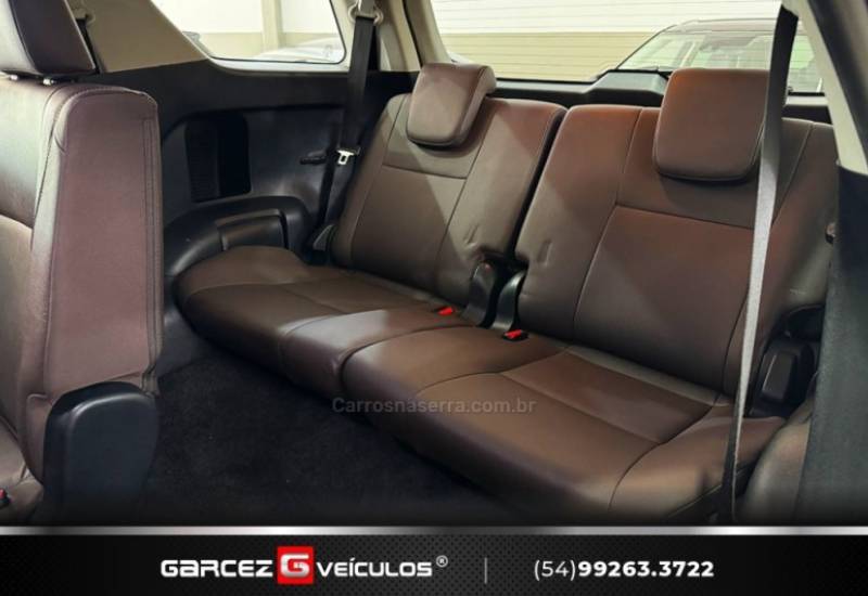 TOYOTA - HILUX SW4 - 2016/2017 - Branca - R$ 210.000,00