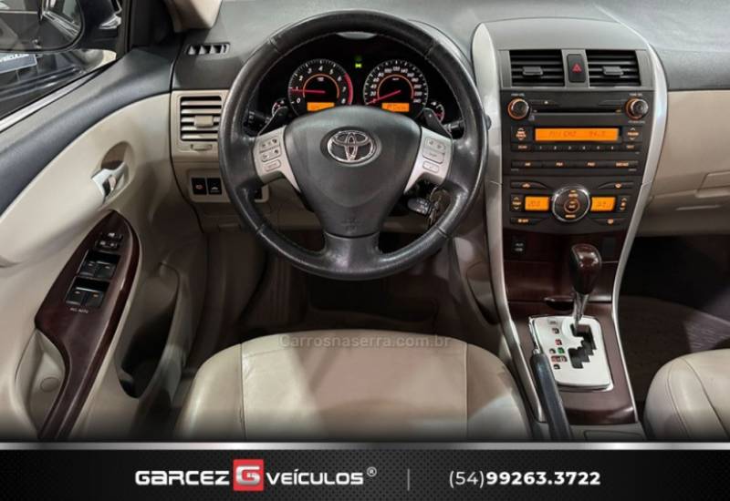 TOYOTA - COROLLA - 2012/2013 - Preta - R$ 77.900,00