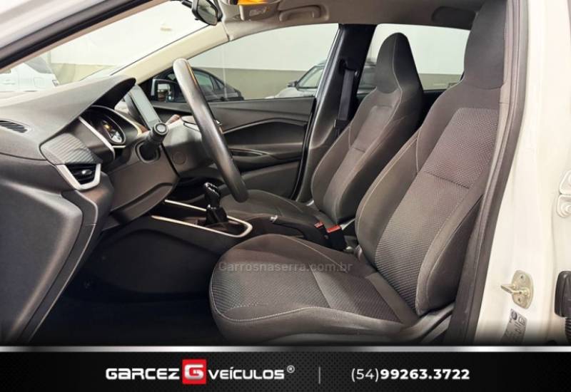 CHEVROLET - ONIX - 2022/2023 - Branca - R$ 72.000,00