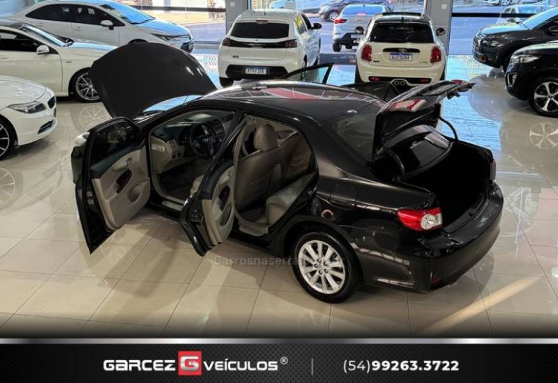 TOYOTA - COROLLA - 2012/2013 - Preta - R$ 77.900,00